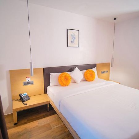 Sv Chrome Hotell Abuja Exteriör bild