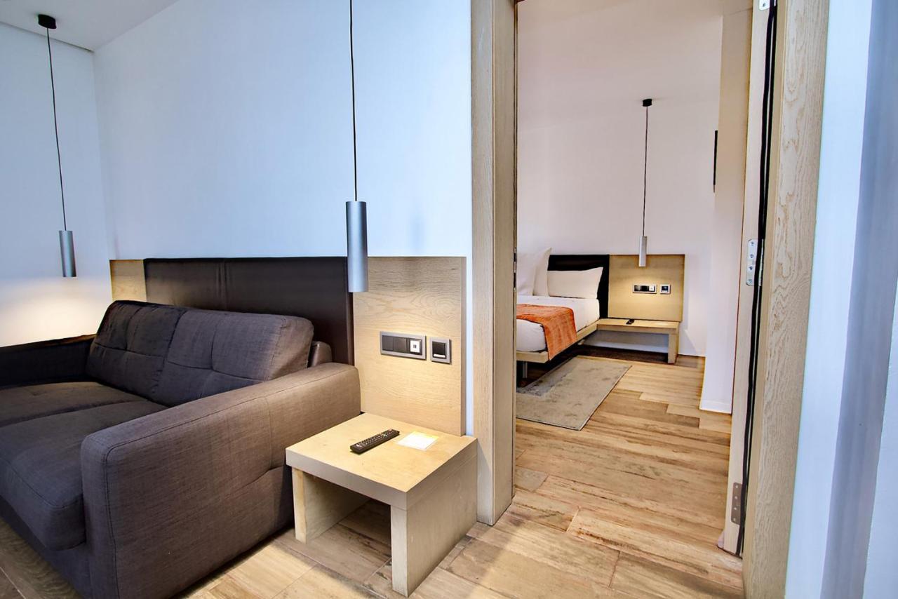 Sv Chrome Hotell Abuja Exteriör bild
