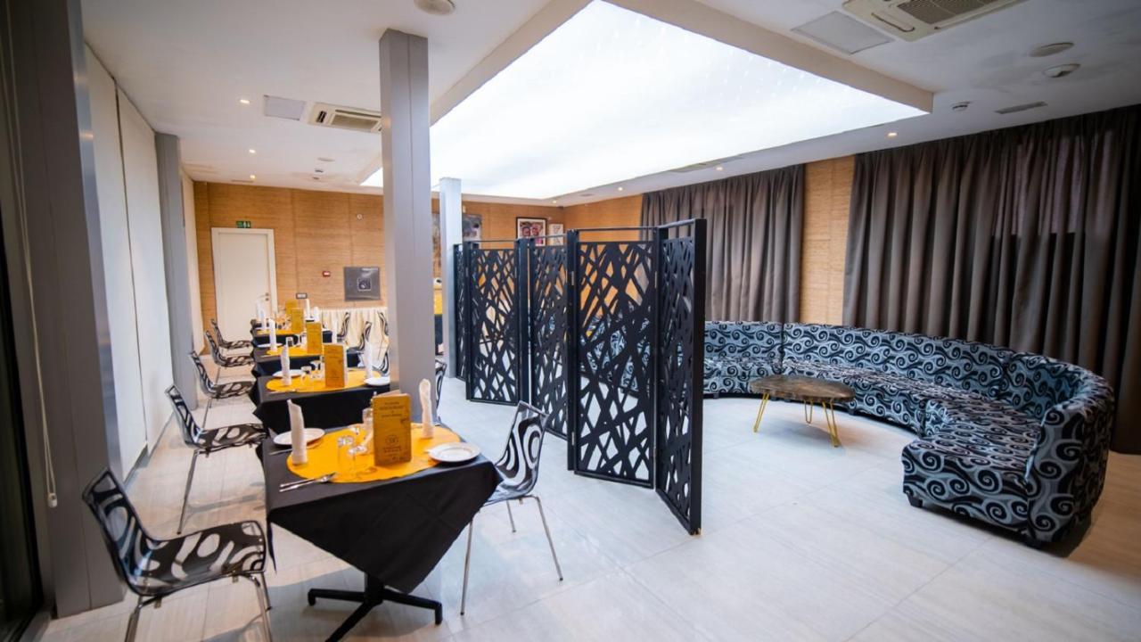 Sv Chrome Hotell Abuja Exteriör bild