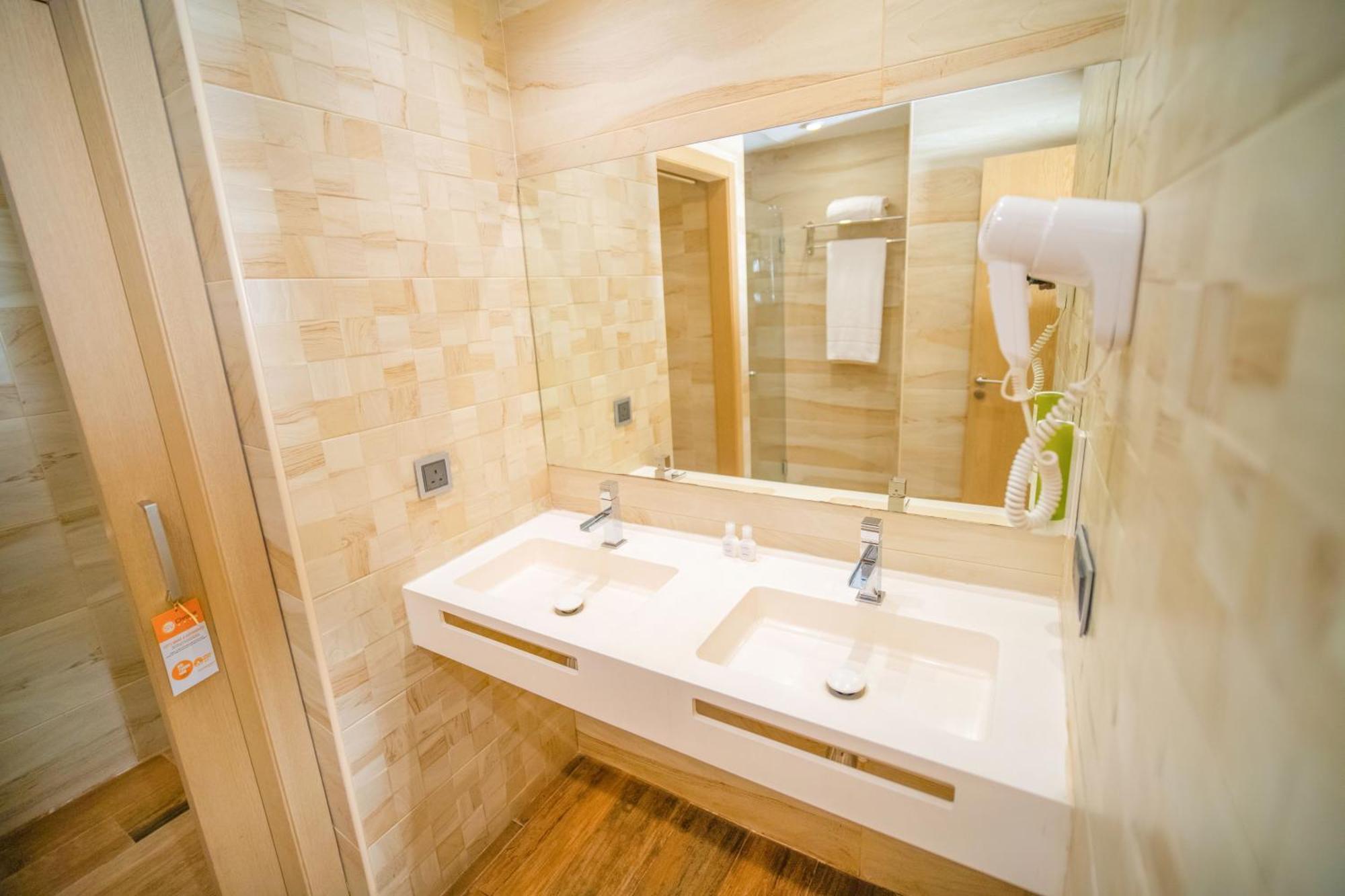 Sv Chrome Hotell Abuja Exteriör bild