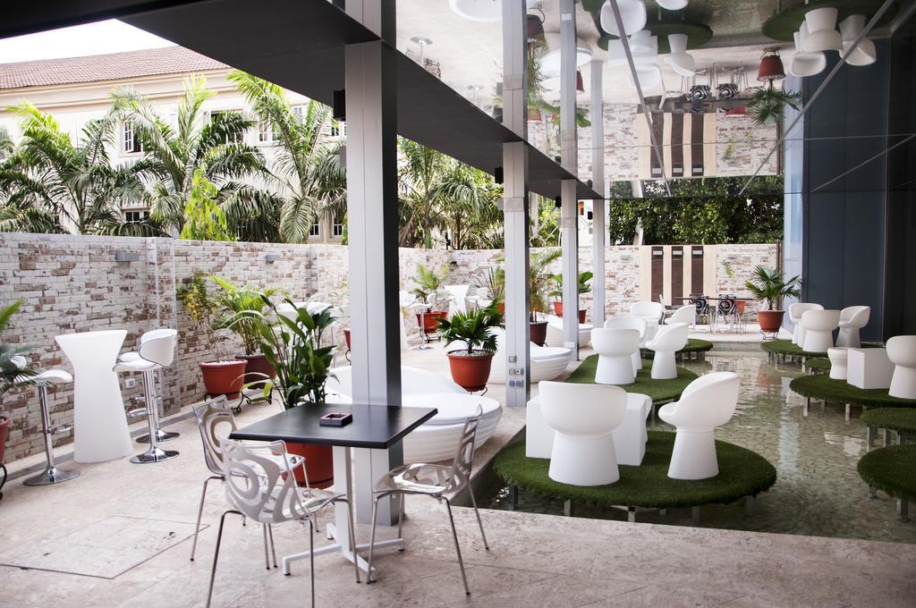 Sv Chrome Hotell Abuja Exteriör bild