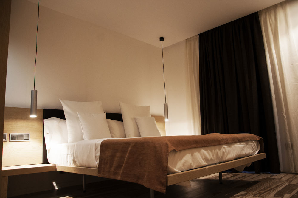 Sv Chrome Hotell Abuja Exteriör bild