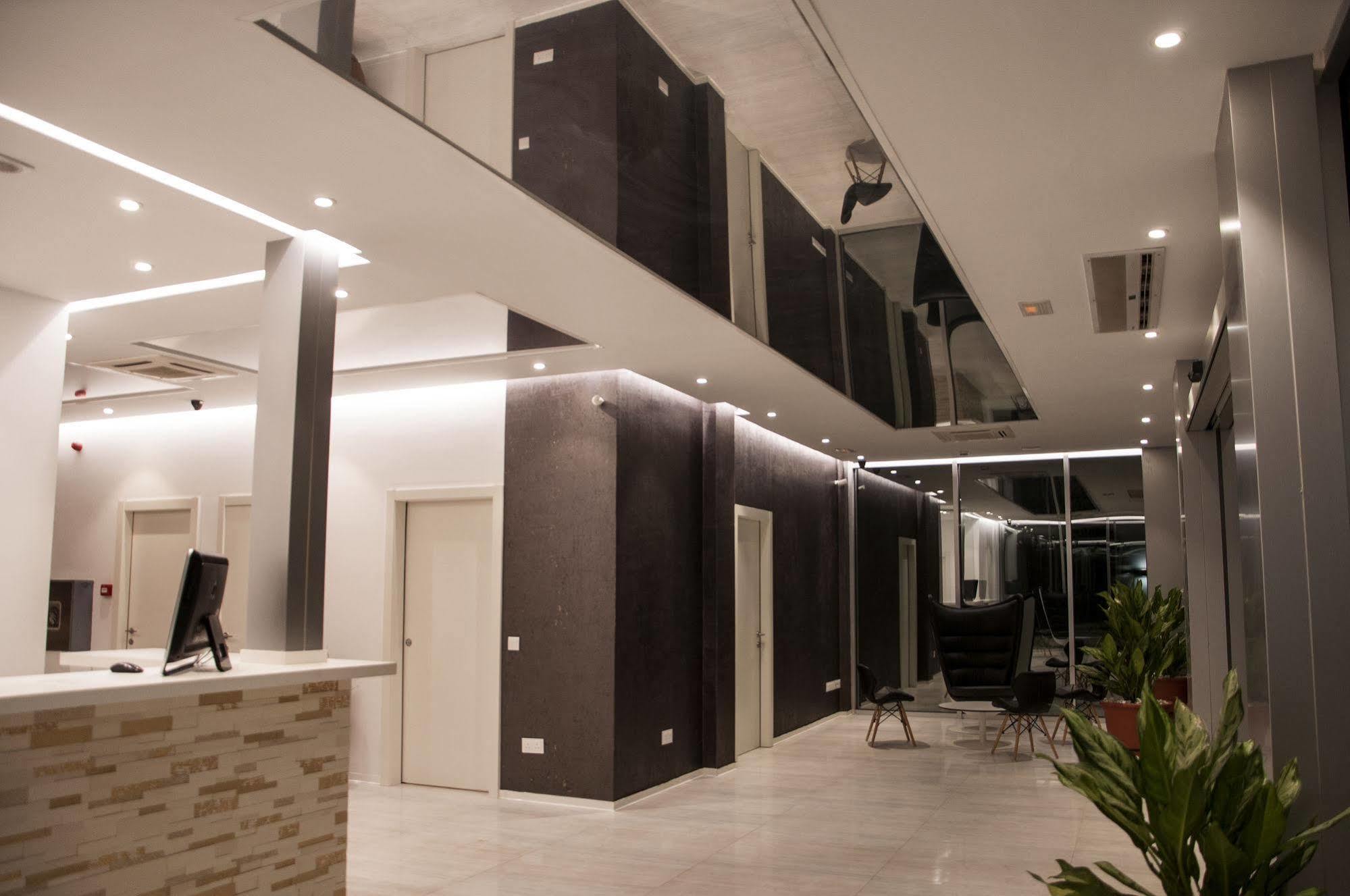Sv Chrome Hotell Abuja Exteriör bild